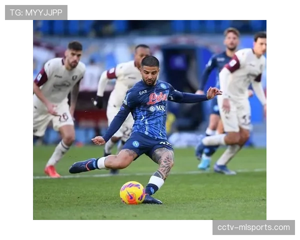 萨勒尼塔纳门将屡献神扑,力保球队在攻势如潮的那不勒斯面前拿分